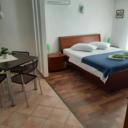 Old Town Apartment *