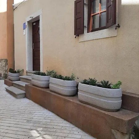 Old Town * Cres