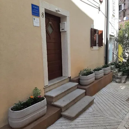 老城区克莱斯公寓酒店 茨雷斯