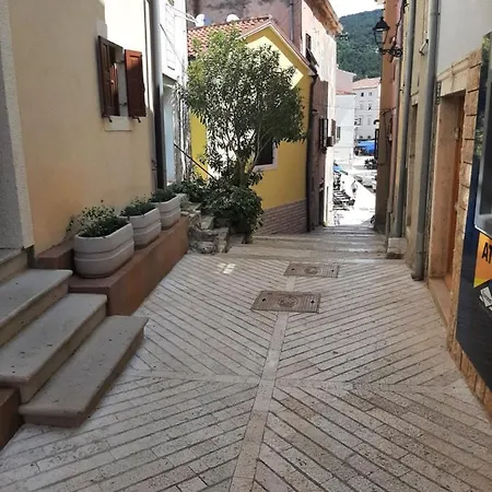 Old Town Apartman *