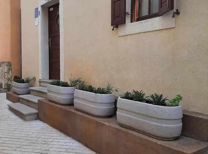 Old Town * Cres
