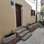 Old Town كريس