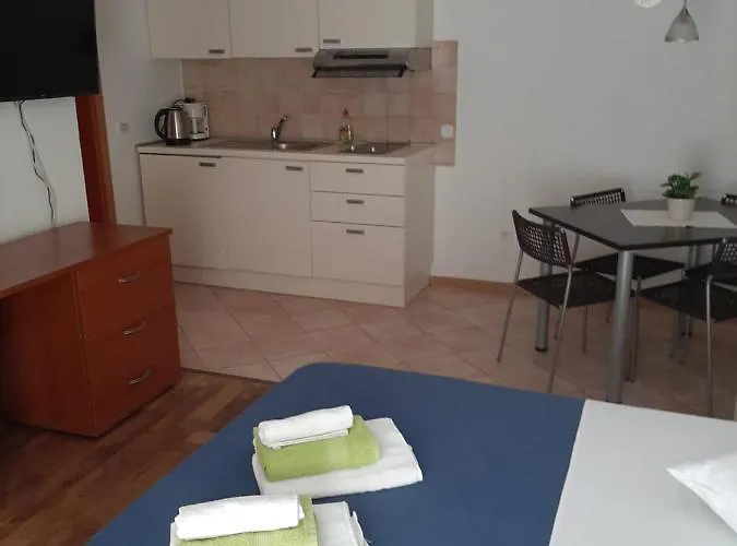 老城区克莱斯公寓酒店 *